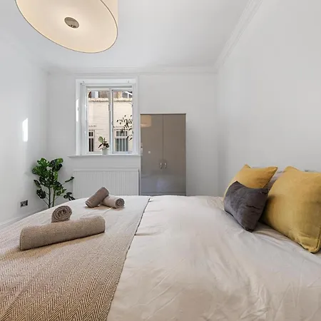 Harrods 2 Bed Lux Flat W/patio
