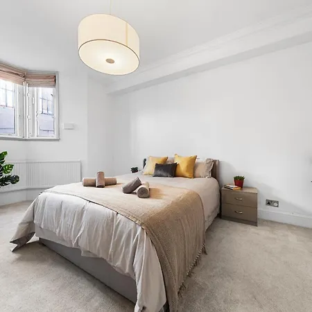 Harrods 2 Bed Lux Flat W/patio