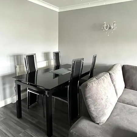 Modern Stylish Two Bedroom Apartment