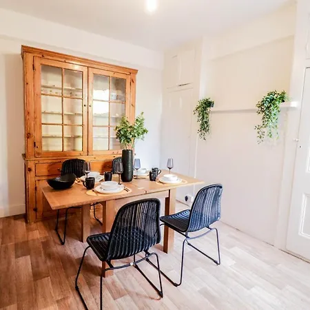 Stunning 5 Bed House In Clapham - Free Wifi! Сasa de vacaciones *