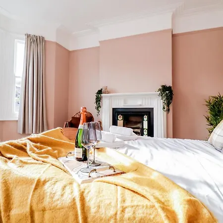Сasa de vacaciones Stunning 5 Bed House In Clapham - Free Wifi!