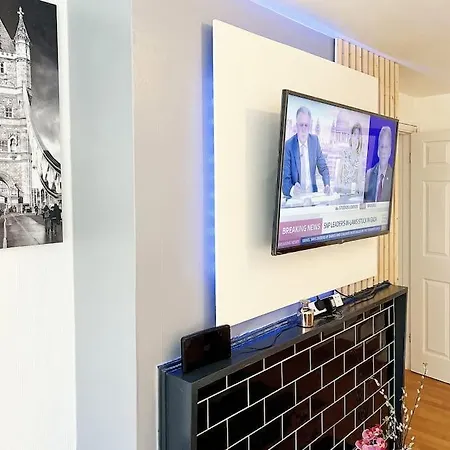 Cosy Sleeps 5 Apartment *