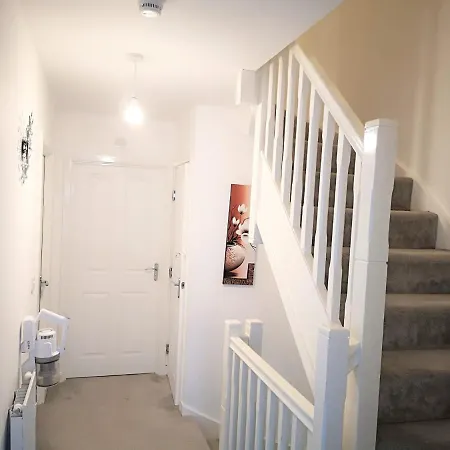 Deluxe 5 Bedroom House In Harrow, Parking, Sleeps 8, 30mins To London Hatch End