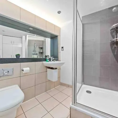 1 Bedroom In St Piccadilly Hy10 Apartment
