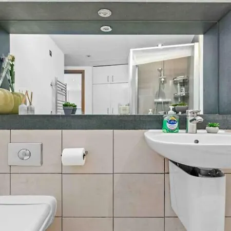 1 Bedroom In St Piccadilly Hy10 London