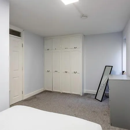 Apartment Modern Near *