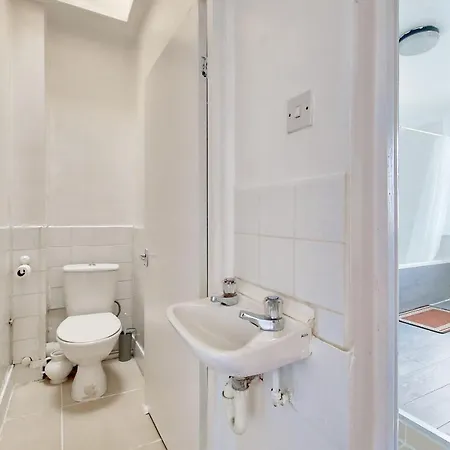 Cozy Flat Guest house London