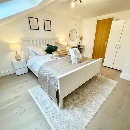 Luxury En-suite Double Bedroom Stratford E15 London