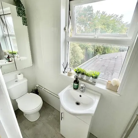 Luxury En-suite Double Bedroom Stratford E15 Guest house