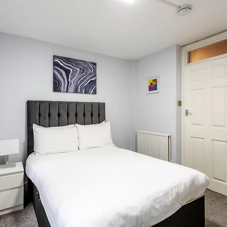 Apartment Modern Near London