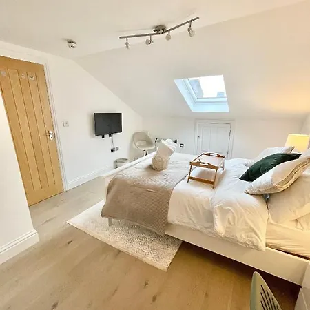 Guest house Luxury En-suite Double Bedroom Stratford E15 *