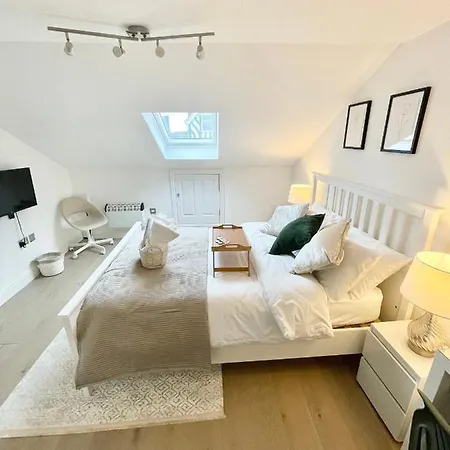 Guest house Luxury En-suite Double Bedroom Stratford E15 London