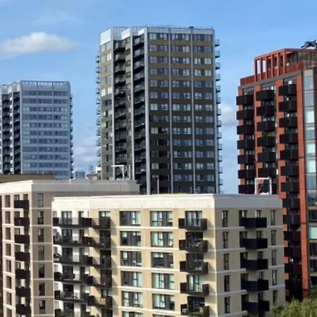 7th Floor Apartment London