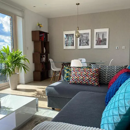 7th Floor Apartment London