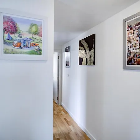 Peckham Plaza Apartment *