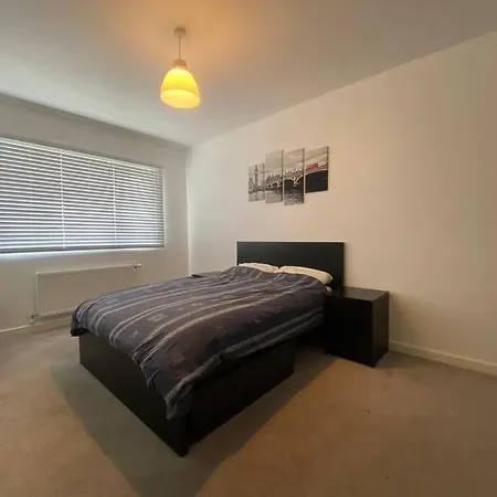 Stunning 2 Bedroom * Croydon