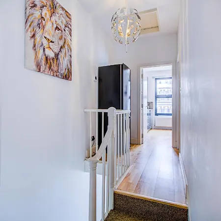 Peckham Plaza Apartment