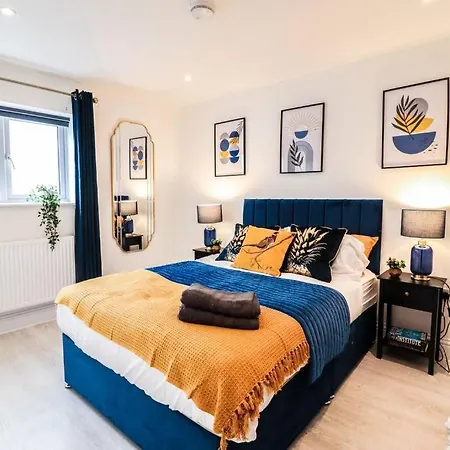 Rare 1 Bed Flat Close To Station - 10mins To *