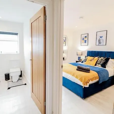 Rare 1 Bed Flat Close To Station - 10mins To *