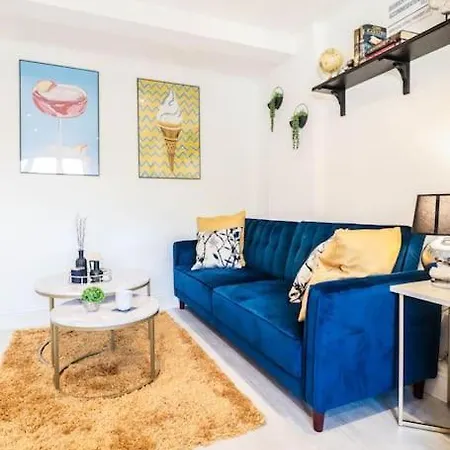 Rare 1 Bed Flat Close To Station - 10mins To Apartment London