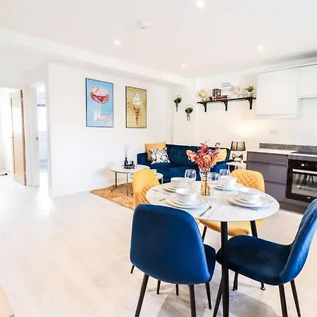 Rare 1 Bed Flat Close To Station - 10mins To *