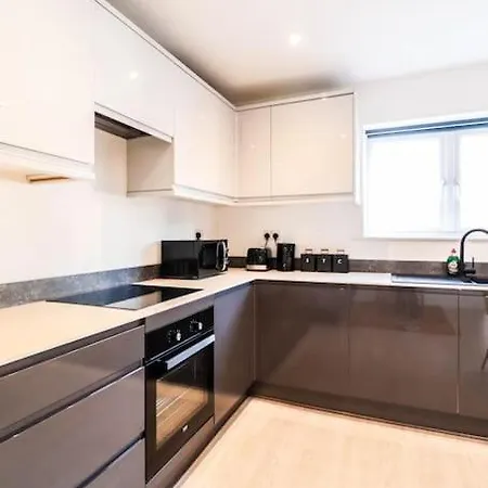 Rare 1 Bed Flat Close To Station - 10mins To