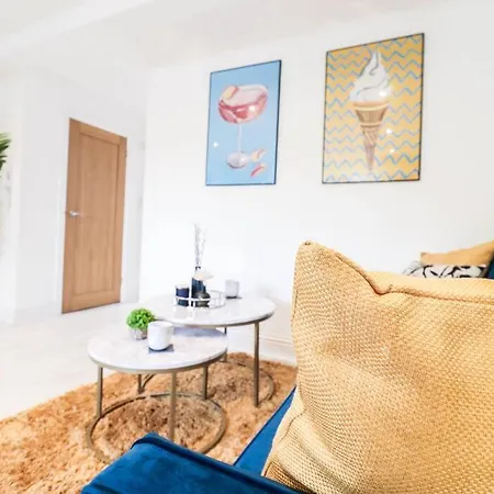 Rare 1 Bed Flat Close To Station - 10mins To * London