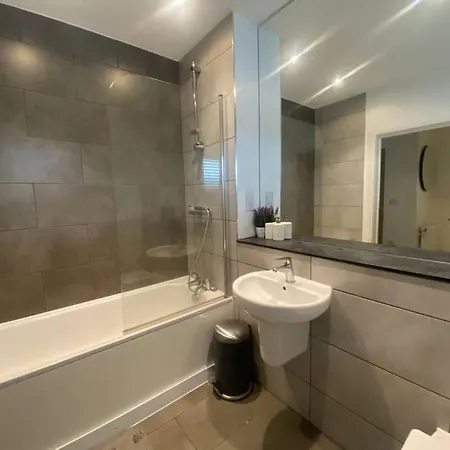 Stunning 2 Bedroom Apartment Croydon