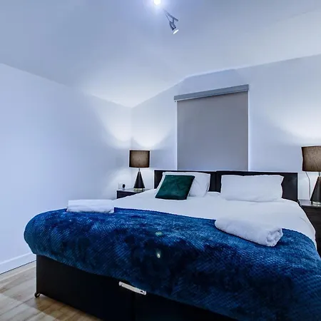 Peckham Plaza Apartment