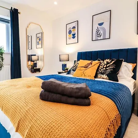 Rare 1 Bed Flat Close To Station - 10mins To Apartment *
