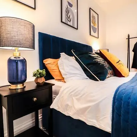 Rare 1 Bed Flat Close To Station - 10mins To London