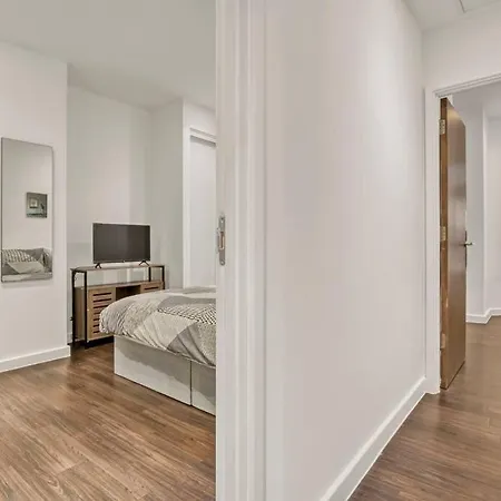 Apartment Heathrow 2-bedroom Urban Oasis London