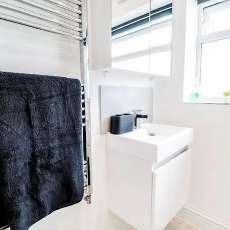Apartment Rare 1 Bed Flat Close To Station - 10mins To *