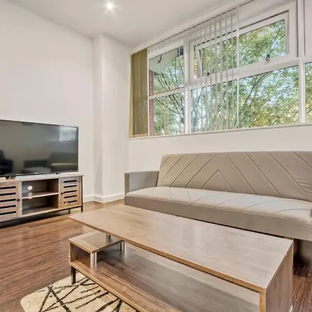 Apartment Heathrow 2-bedroom Urban Oasis *