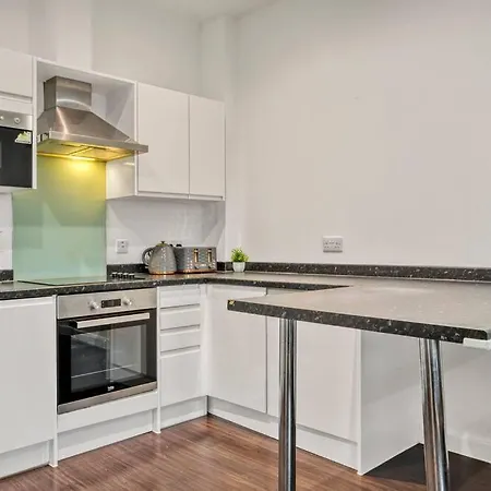 Heathrow 2-bedroom Urban Oasis Apartment