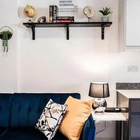 Rare 1 Bed Flat Close To Station - 10mins To *
