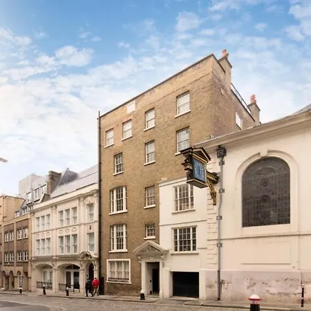 1 Bed With Roof Terrace Apartment *