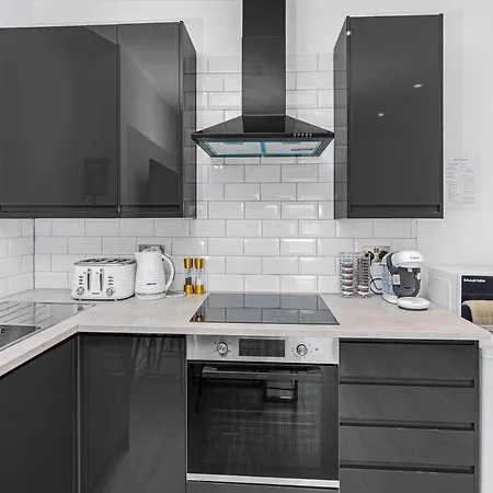 Modern 3 And 2 Bedroom In Maida Vale