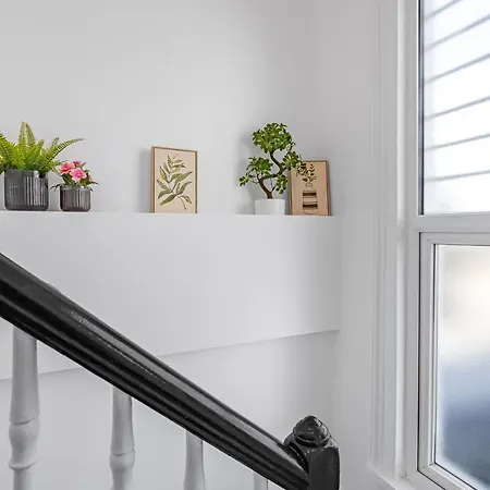 Modern 3 And 2 Bedroom In Maida Vale *