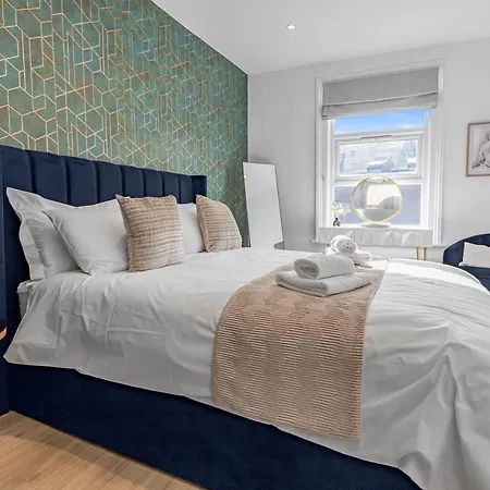Modern 3 And 2 Bedroom In Maida Vale Apartment