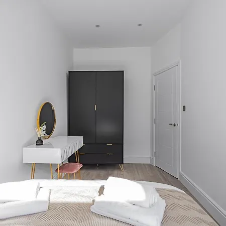 Modern 3 And 2 Bedroom In Maida Vale *