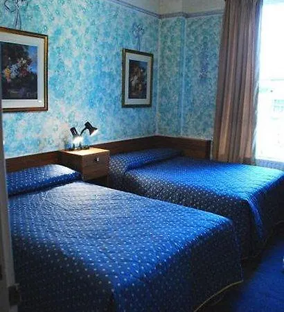 Lancaster Court Hotel 3*