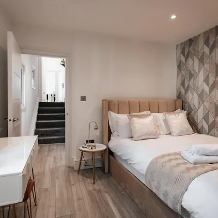 Modern 3 And 2 Bedroom In Maida Vale *