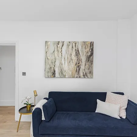 Modern 3 And 2 Bedroom In Maida Vale Londen