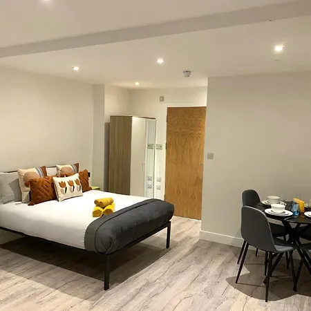 Modern Flat Near Highbury & Islington Station