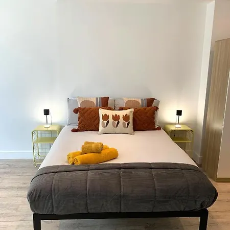 Modern Flat Near Highbury & Islington Station * London