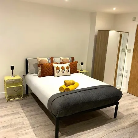 Modern Flat Near Highbury & Islington Station