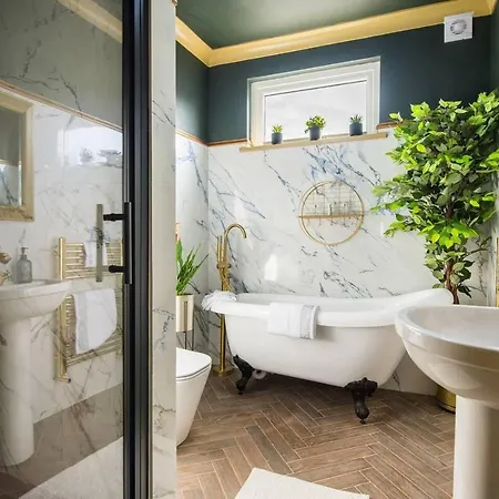 Luxury Versace Sleeps10 Hottub Pool Table Skytv * London