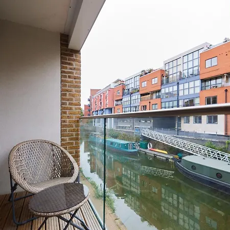 The Limehouse Cut Place - Spacious 2bdr Flat With Balcony *