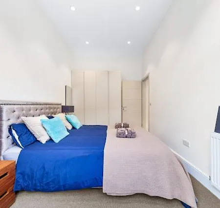 Harley Street Luxury Snug *